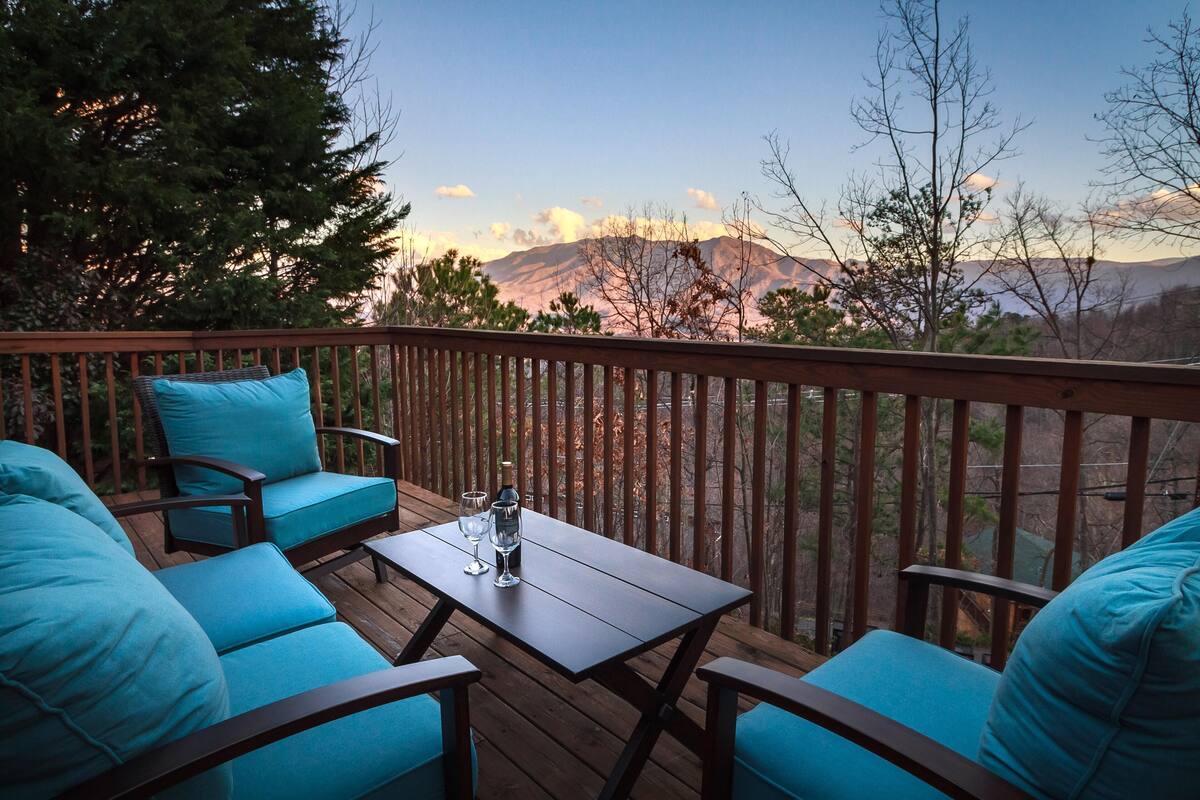 Beautiful Location Brigadoon Chalet In Gatlinburg Pigeon Forge Tn Expedia
