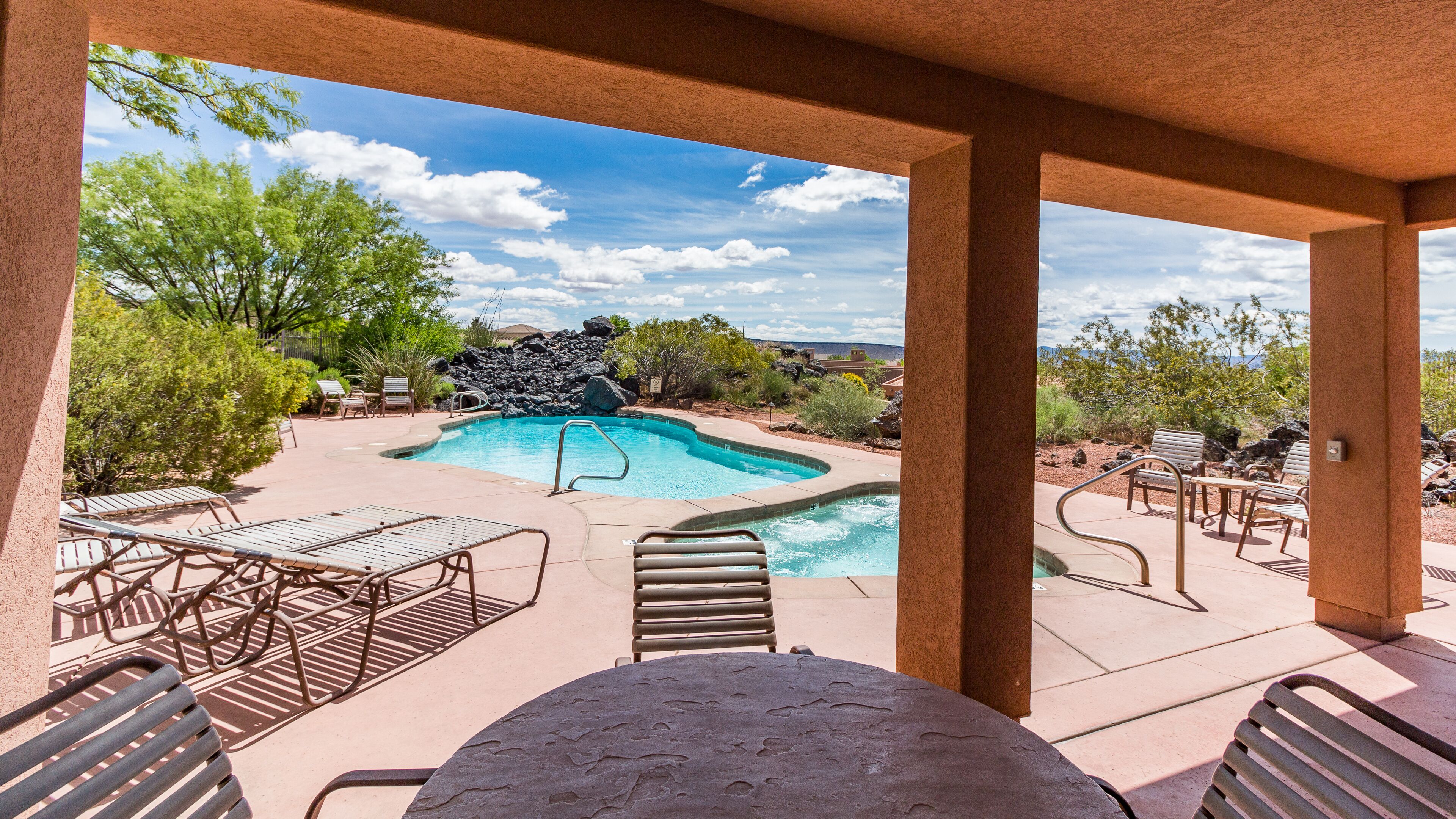 Beautiful Private Patio Views Entrada Gated Quiet Community Near Bike