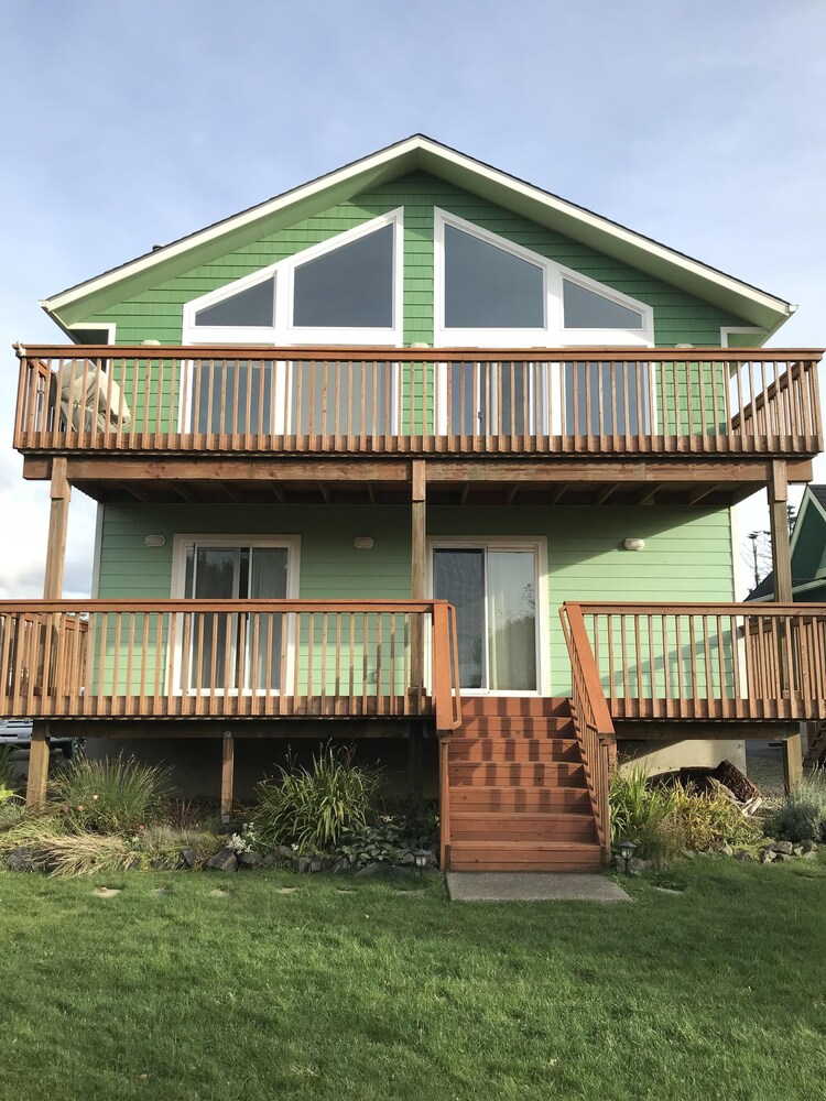 TAKE A SEA BREAK!  Ocean view, 4 Bed Home in Pacific Beach