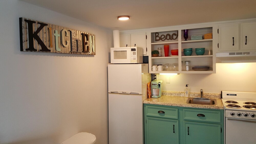 Virginia Beach Oceanfront Studio, Lawn, Boardwalk, Pool, Beach