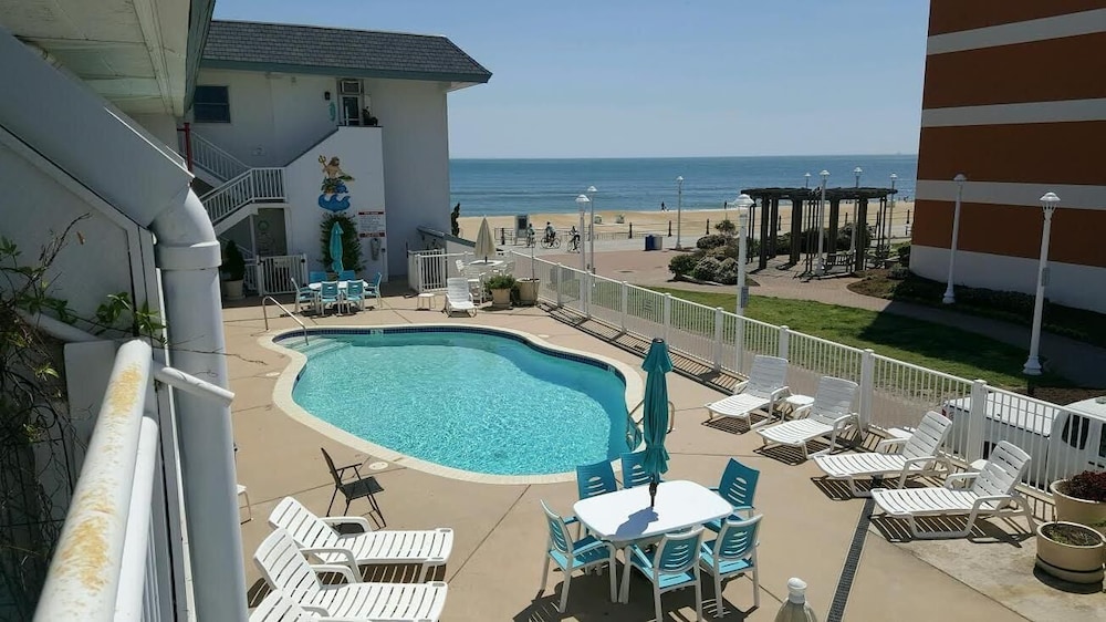 Virginia Beach Oceanfront Studio, Lawn, Boardwalk, Pool, Beach in