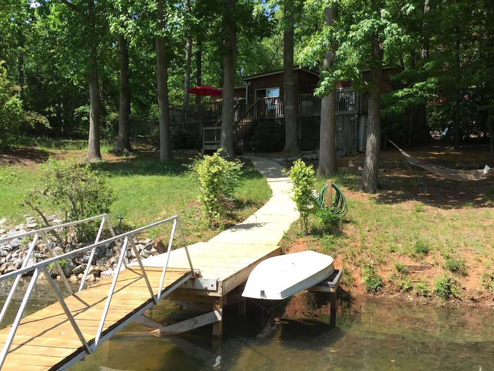 Quiet cove, minutes to Clemson, pet friendly Seneca Vrbo