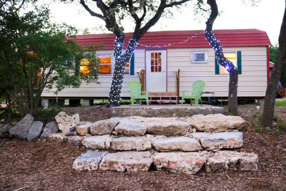 Gorgeous Cozy Cabin In Canyon Lake In New Braunfels Hotel Rates