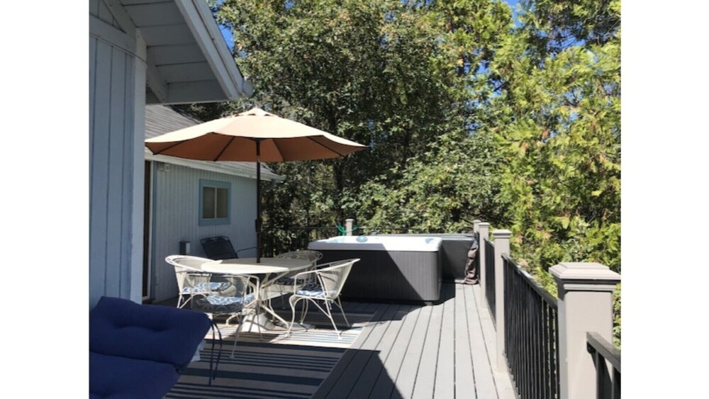NEAR YOSEMITE Bass Lake Cabin Hot Tub, Lake View, Pet Friendly in