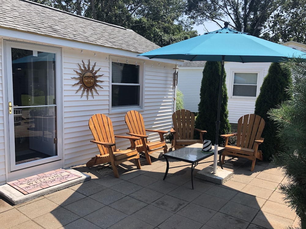 Misquamicut Westerly Secluded Beach Cottage 2020 remodeled and upgraded