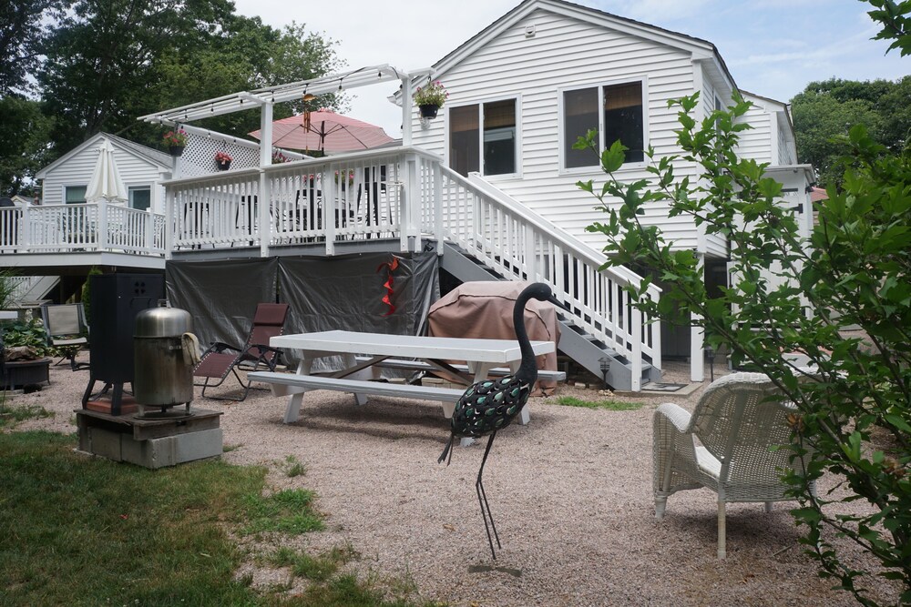 Misquamicut Westerly Secluded Beach Cottage 2018 remodeled and upgraded
