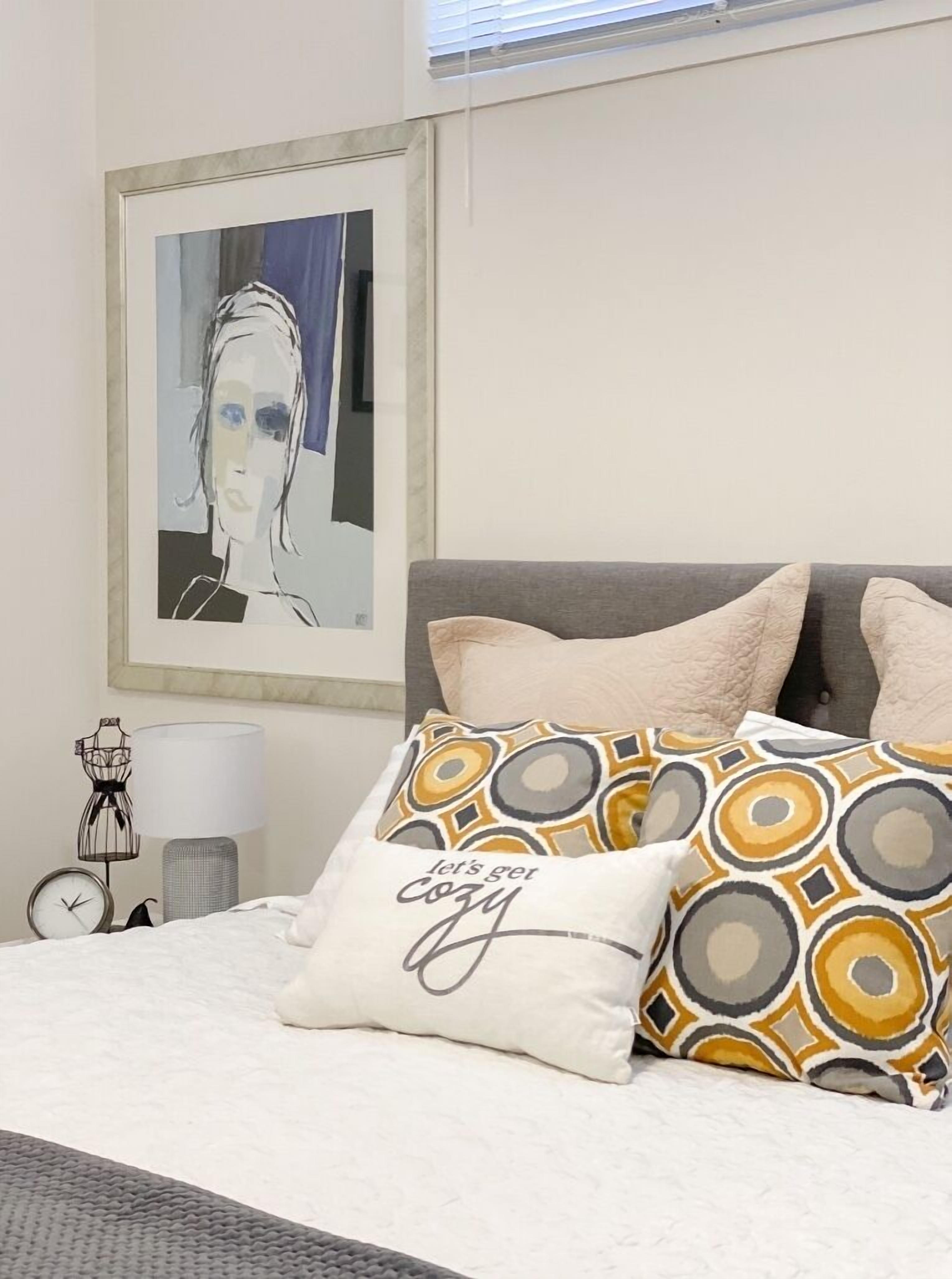 Large modern apartment in leafy lifestyle cafe precinct