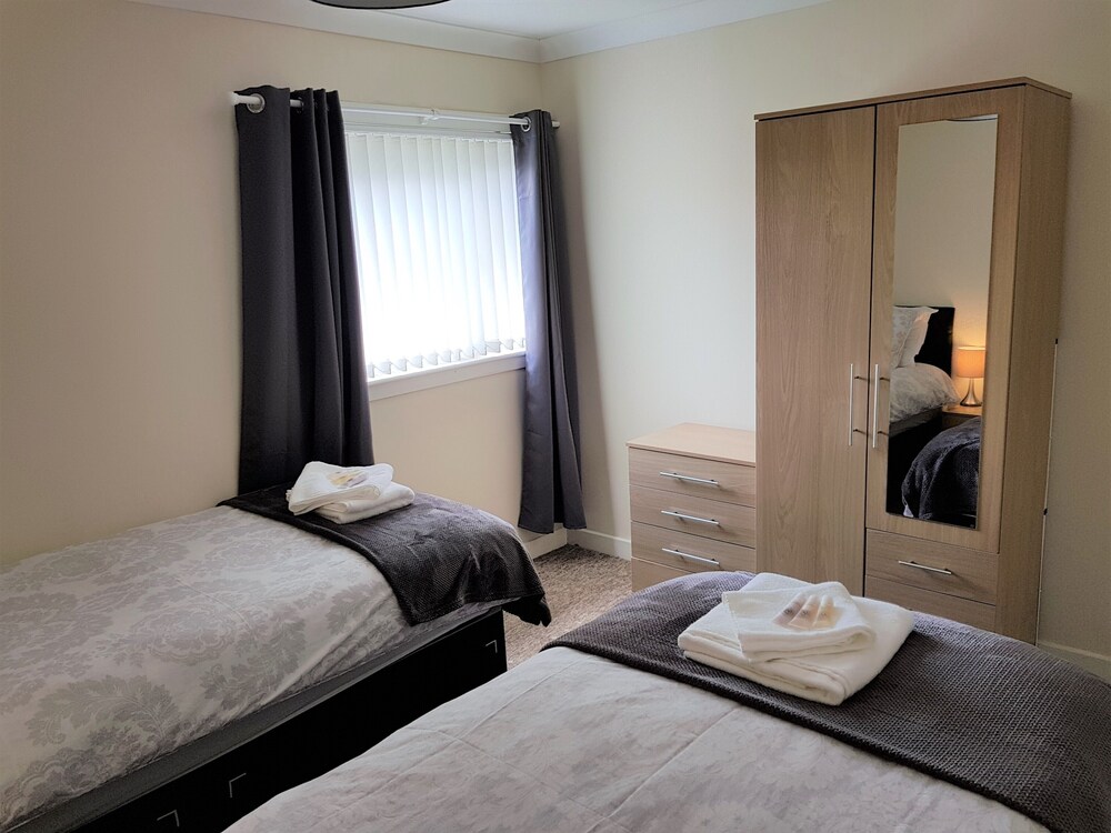 3 Bed house, Central Scotland Location, sandwiched between Glasgow