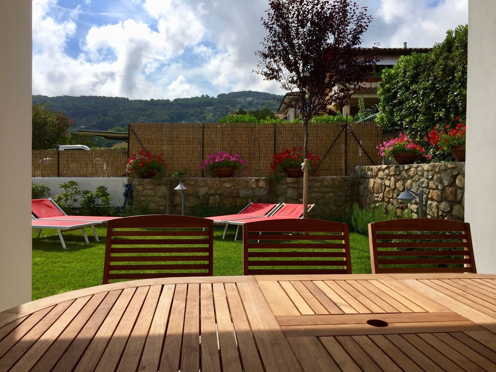 CASA ELENA New wellkept and bright house with wellfurnished garden