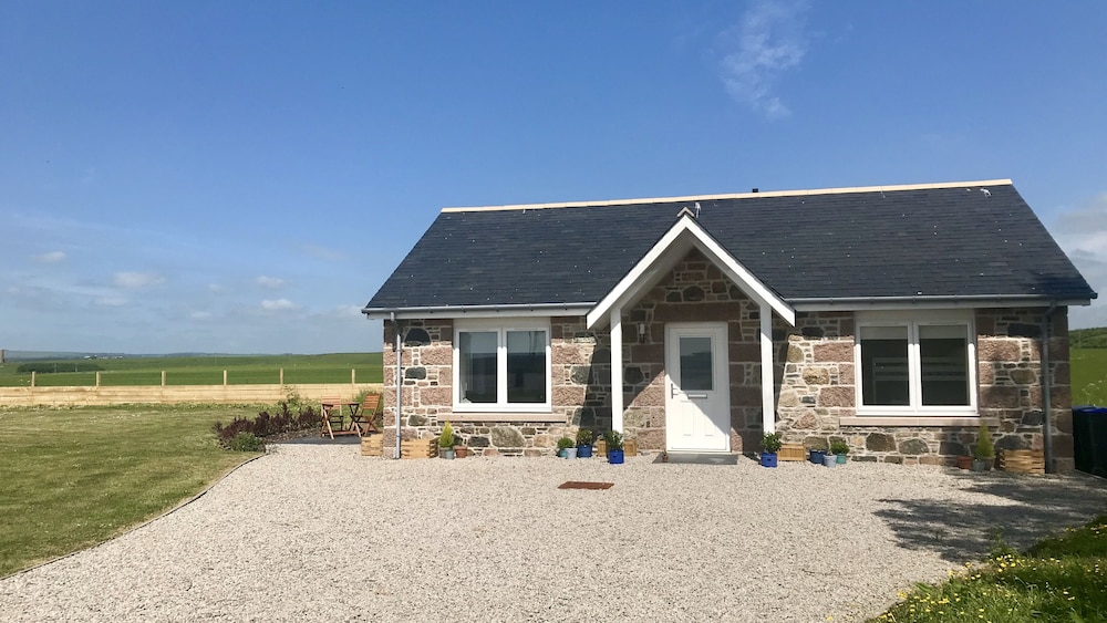 Beehive Cottage Overlooking the Sands of Forvie Nature Reserve and Cotehill Loch in Aberdeen, United Kingdom