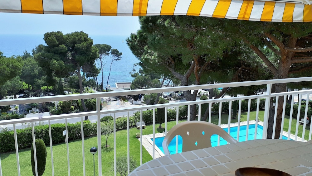 Apartment With Sea Views And Pool In The Cove Cap Roig Platja D
