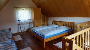 2 bedrooms, iron/ironing board, cribs/infant beds, Internet