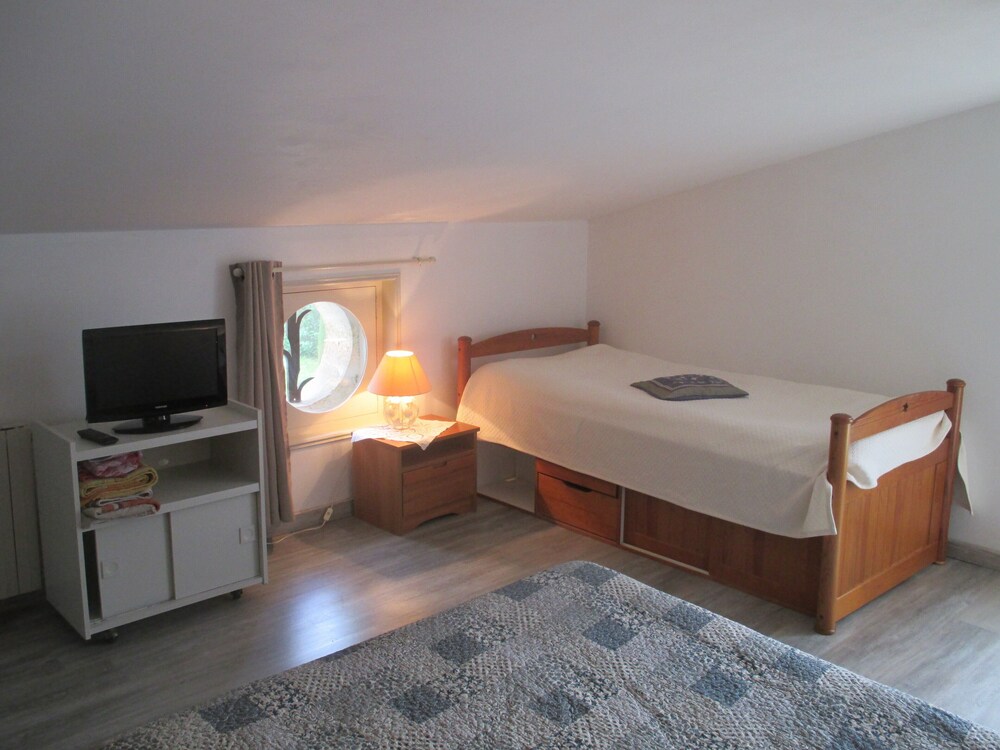 STUDIO SAINT REMY TERRACE WITH VIEW OF THE ALPILLES St.Rémyde