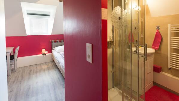 4 chambres, fer et planche à repasser, lits bébé, Wi-Fi