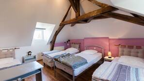 4 chambres, fer et planche à repasser, lits bébé, Wi-Fi