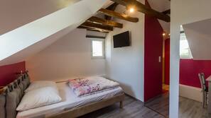 4 chambres, fer et planche à repasser, lits bébé, Wi-Fi