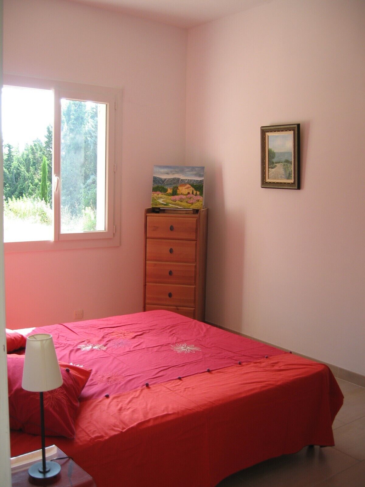 47 m² Apartment on the Ground Floor of a Villa in a Wooded Park in Villeneuve les Avignon, France