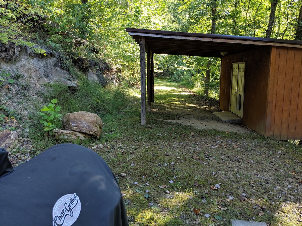 Private & Secluded Yatesville Lake Cabin Rental, Lakeview, Wifi, Kayaks