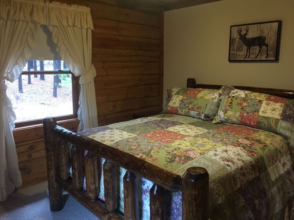 Large Log Cabin On 12 Private Acres With Fishing Pond Near Mohican