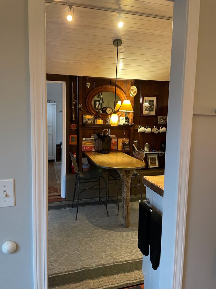 FEATHERSTONE!  Unique Cottage Getaway in Hendersonville, N.C.