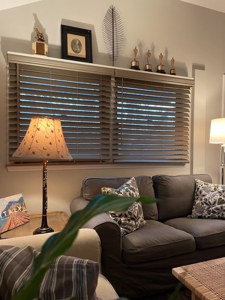 FEATHERSTONE!  Unique Cottage Getaway in Hendersonville, N.C.