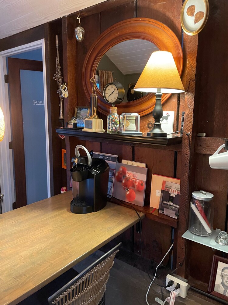 FEATHERSTONE!  Unique Cottage Getaway in Hendersonville, N.C.