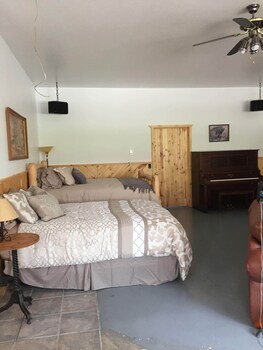 The Big Red Barn On The River Reviews Photos Rates Ebookers Com