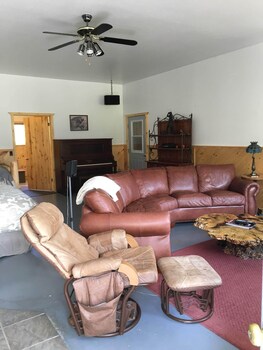 The Big Red Barn On The River Reviews Photos Rates Ebookers Com