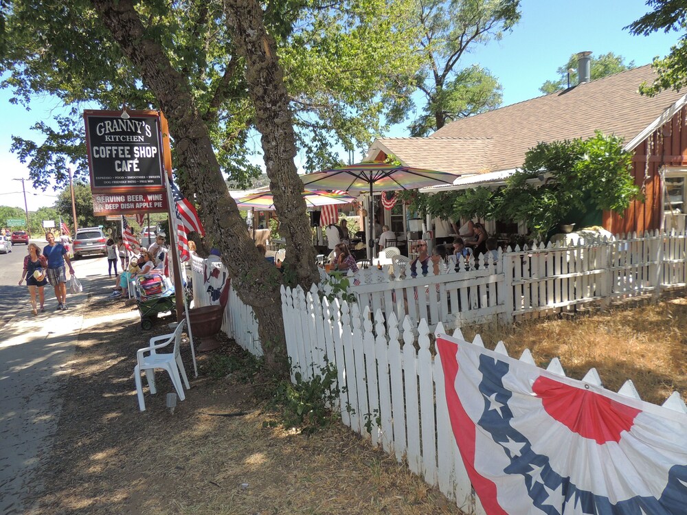 Julian, CA  Historic Apple & Gold Mine Town A-Frame 1-Bed, Pets Okay