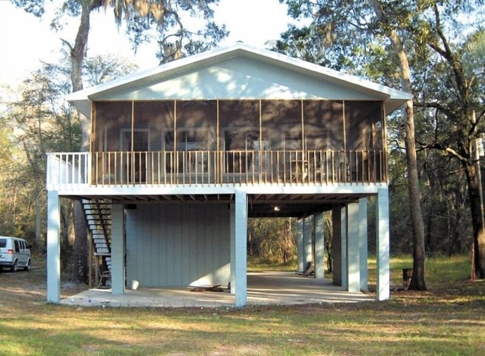 Suwannee River Near Bobs Place Fanning Springs Featured Image