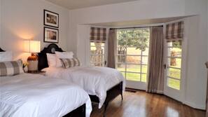 4 bedrooms, iron/ironing board, Internet, linens