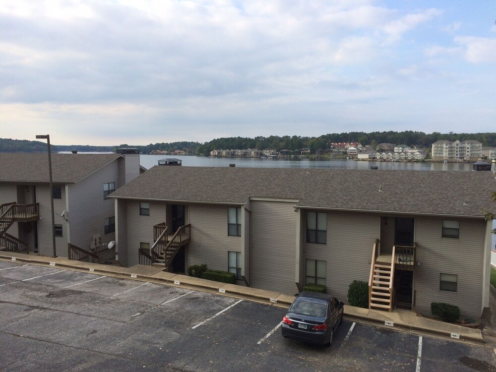 Recently remodeled condo at The Landing.  Ideal location!