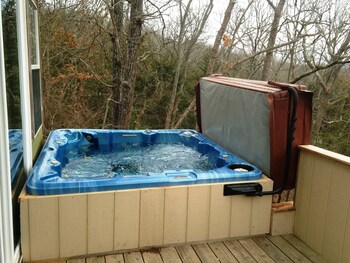 Cantilever Cabin Private Hot Tub Sauna Lake Tenkiller Sunsets