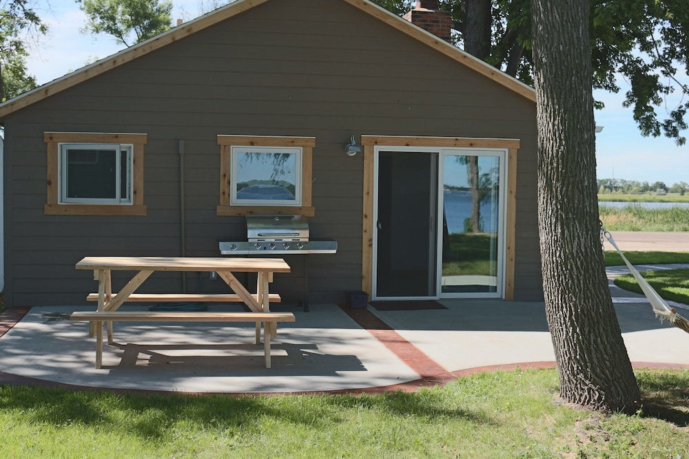 Lake Front, Farmstyle Cabin on Lake Kampeska w/ Dock & the View in