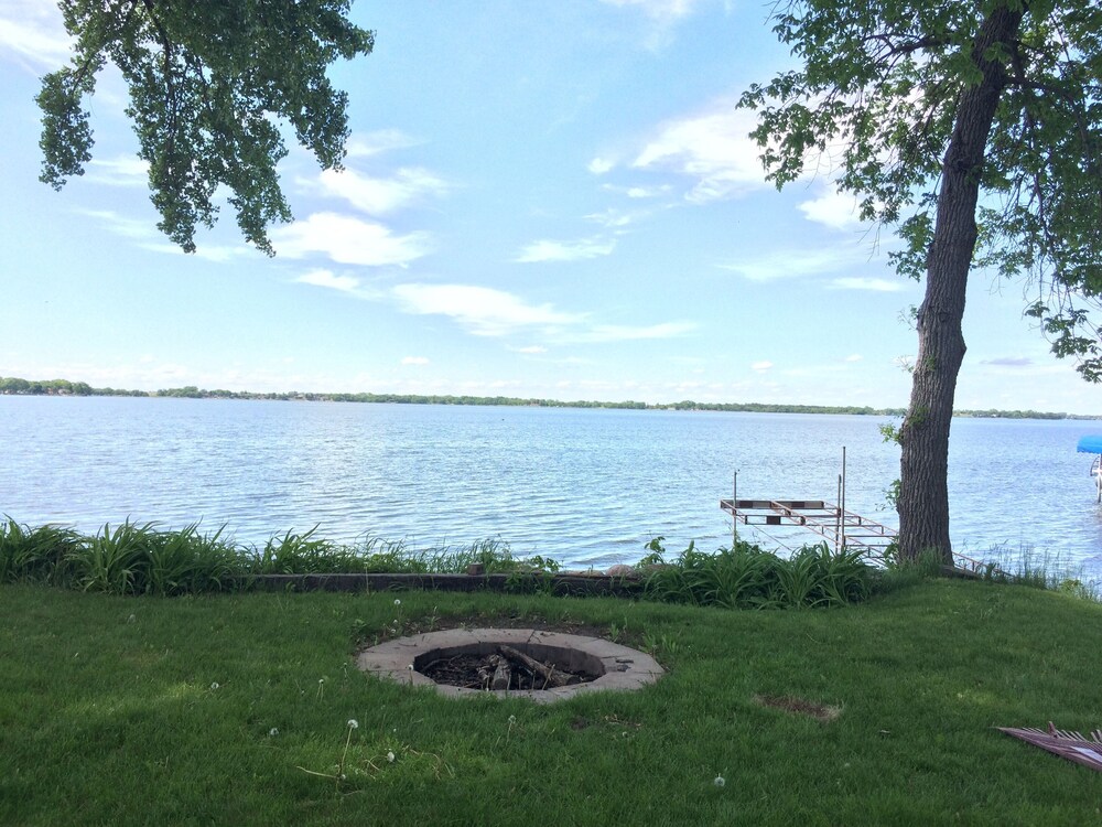 Lake Front, Farmstyle Cabin on Lake Kampeska w/ Dock & the View in