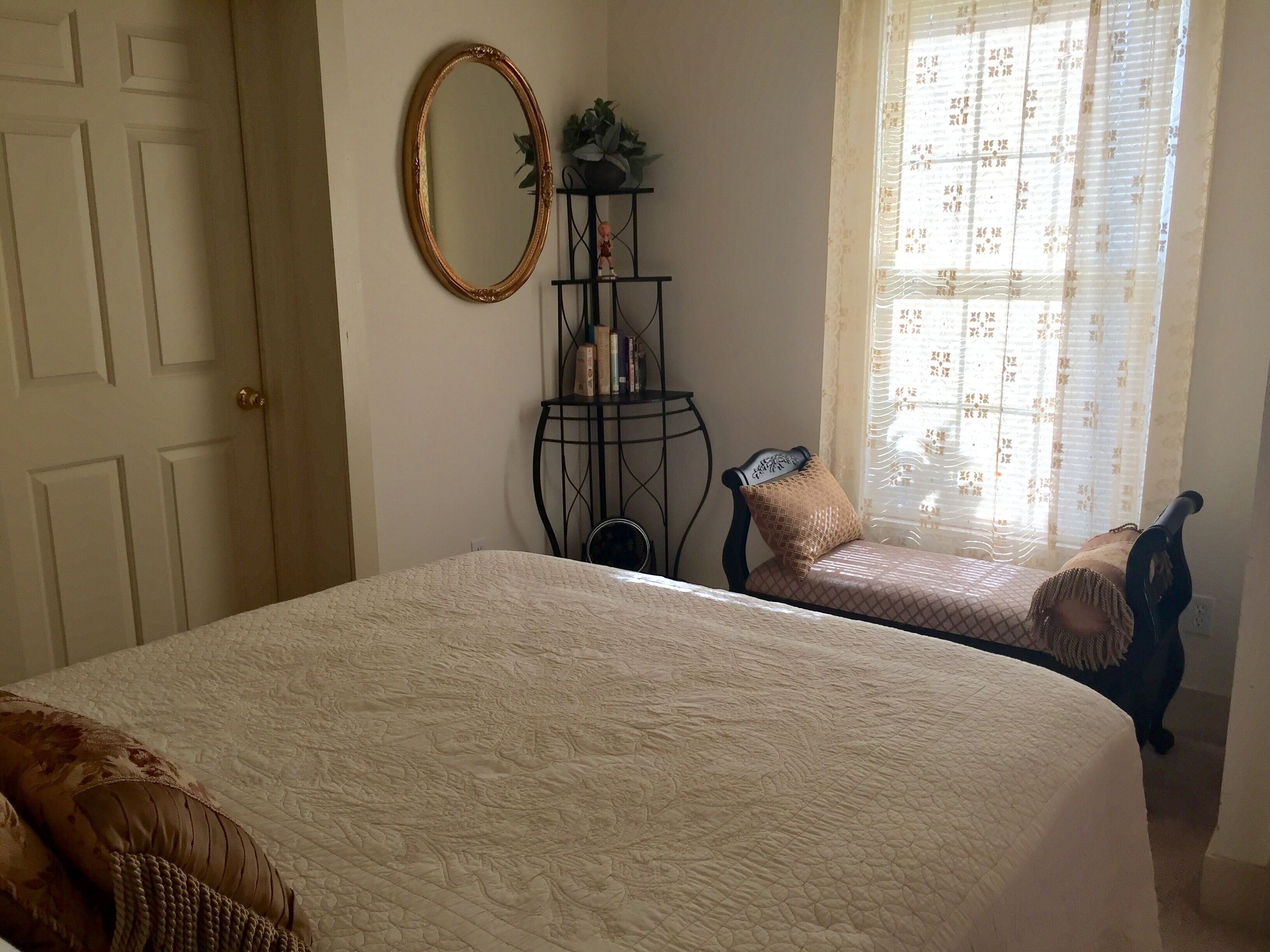 Charming,Cozy, Cottage - French Lick Quarters - Walk Casino/Resort, Pubs, Etc in French Lick, United States