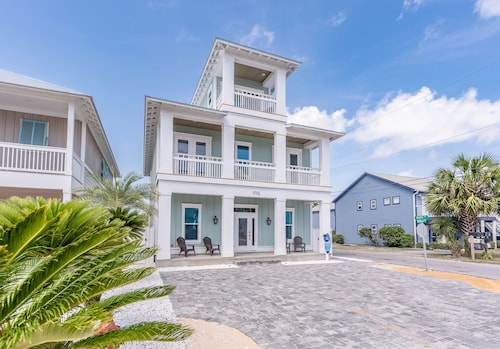 Great Place to stay Latitude Adjustment! near Panama City Beach