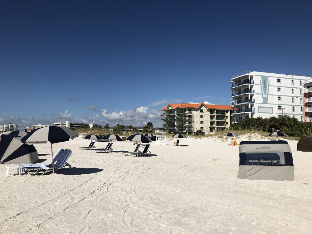 BEACH FRONT CONDO ON  ST PETE BEACH MARCH APRIL DATES AVAILABLE BOOK NOW !!!