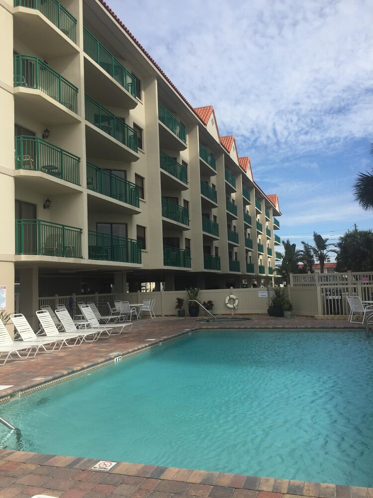 BEACH FRONT CONDO ON  ST PETE BEACH MARCH APRIL DATES AVAILABLE BOOK NOW !!!