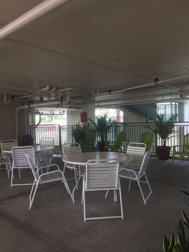 BEACH FRONT CONDO ON  ST PETE BEACH MARCH APRIL DATES AVAILABLE BOOK NOW !!!