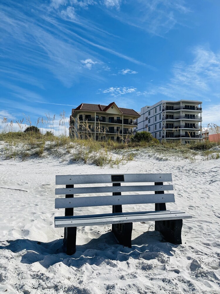 BEACH FRONT CONDO ON  ST PETE BEACH MARCH APRIL DATES AVAILABLE BOOK NOW !!!