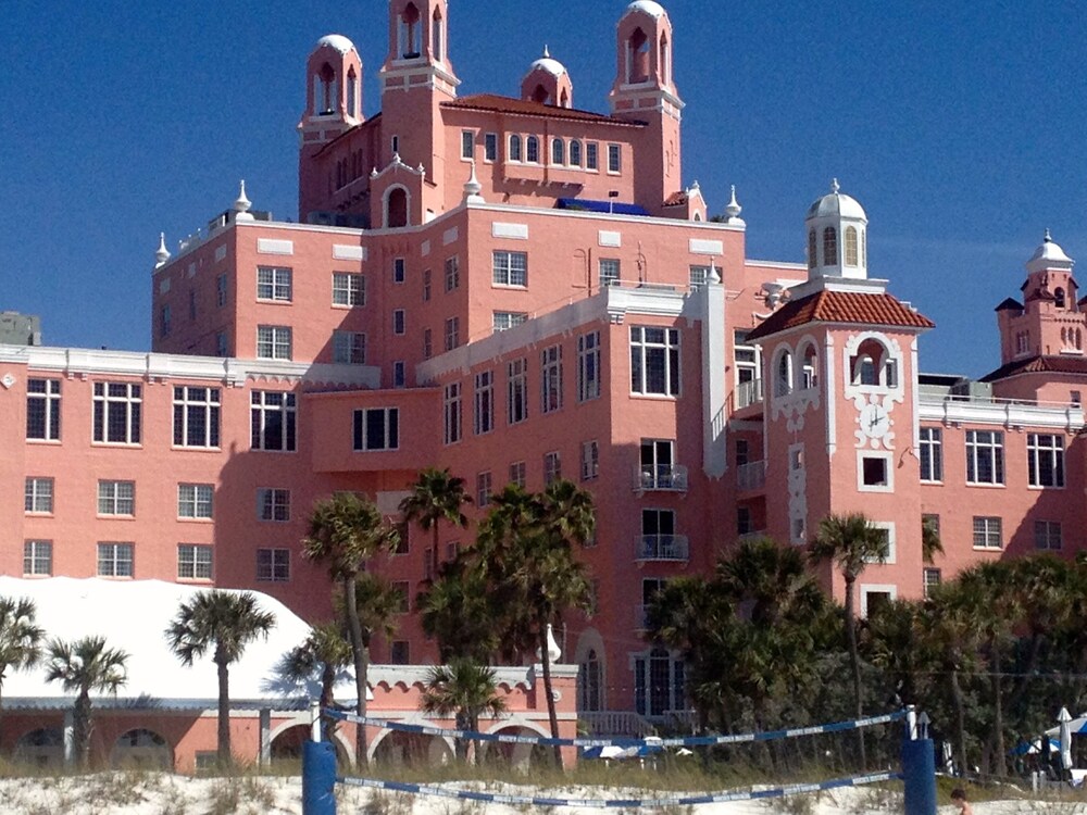 BEACH FRONT CONDO ON  ST PETE BEACH MARCH APRIL DATES AVAILABLE BOOK NOW !!!