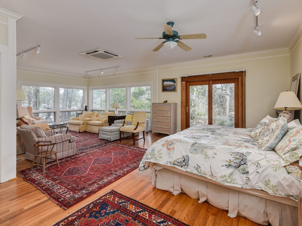 Lake Summit Estate. Directly On The Water! Tuxedo Vrbo