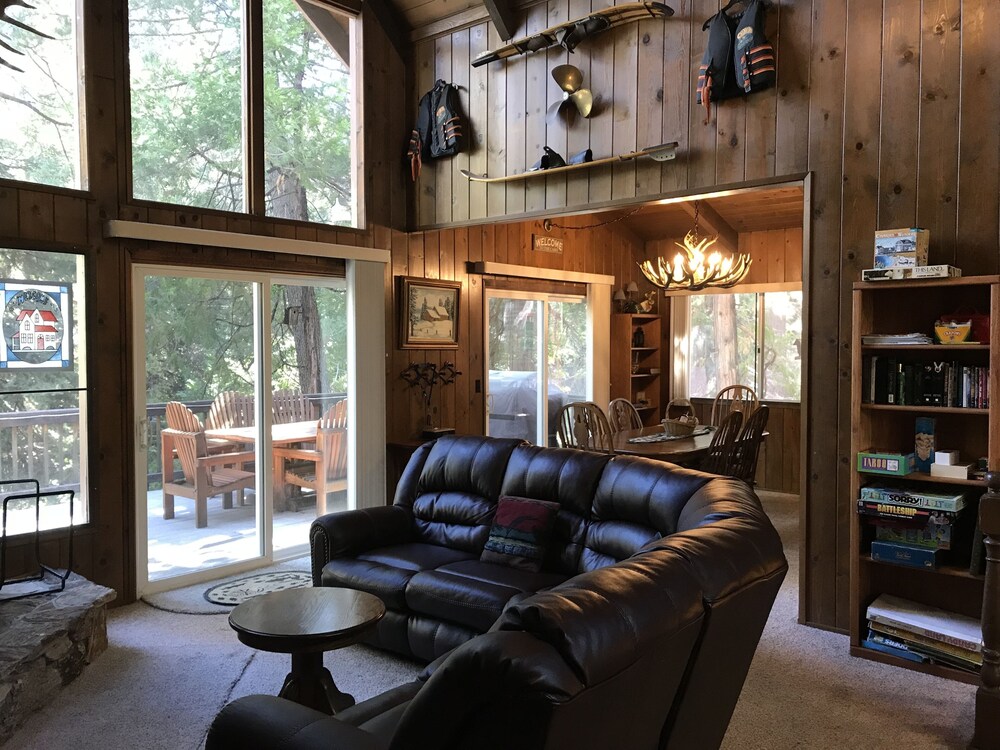 Walk To The Lake And Village From This Cozy Cabin Lake Trail