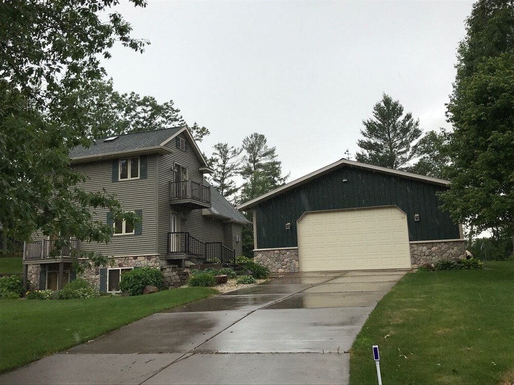 Lake Home With 3 kayaks and a Deluxe Pontoon Available