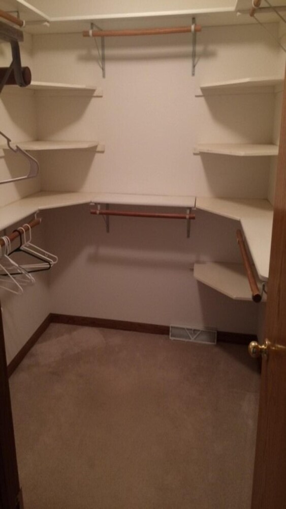 Beautiful Lakefront Home Outstanding Sunsets Includes Hot Tub! in