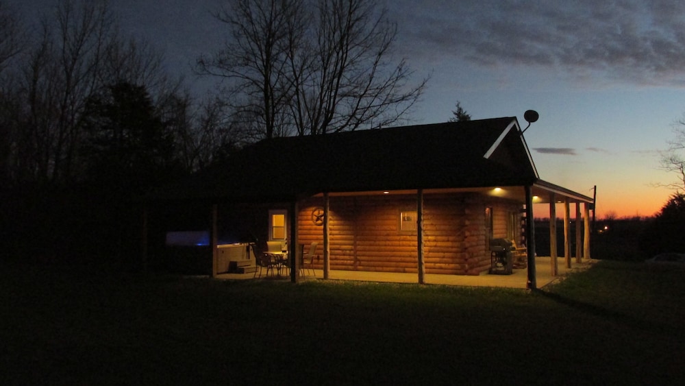 Secluded Rental Cabin On Southern Illinois Wine Trail Private Hot Tub