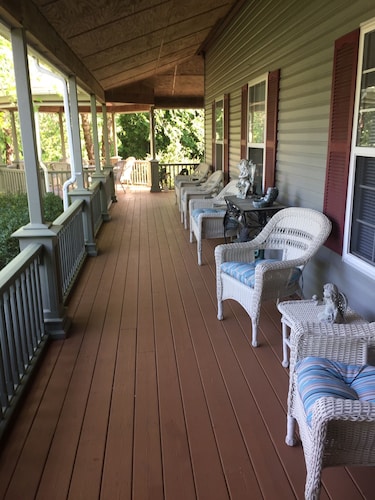 Beautiful North Fork Vacation Home - Wineries, Beaches, Waterpark, Dining in Riverhead, United States