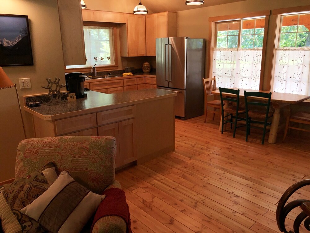 North Cascades Comfort in the forest in Marblemount Best Rates