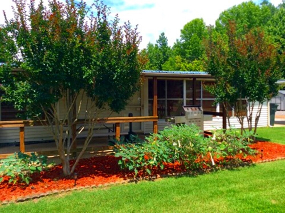 THE BAYOU BUNGALOWLODGING AT THE BEST ON REELFOOT LAKE TN in Union City Best Rates & Deals on